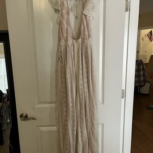 Never worn. Perfect for a casual wedding or engagement photos!